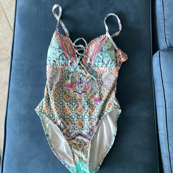 Kenneth Cole lace-up tile swimsuit. Beautiful NWT Size Medium - Picture 5 of 7